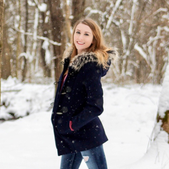 Meet your Posher, Abigail - Picture 1 of 1